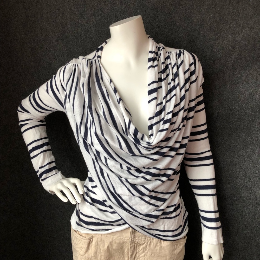 Adorable unique cut top by Press